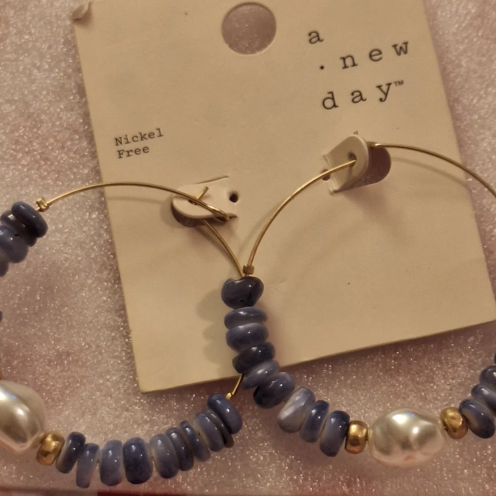 a new day hoop earrings 2.5" - Picture 4 of 6